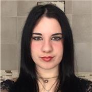 Soy estudiante en la Universidad, me especializo en estudios de la rama de Humanidades, además de idiomas.